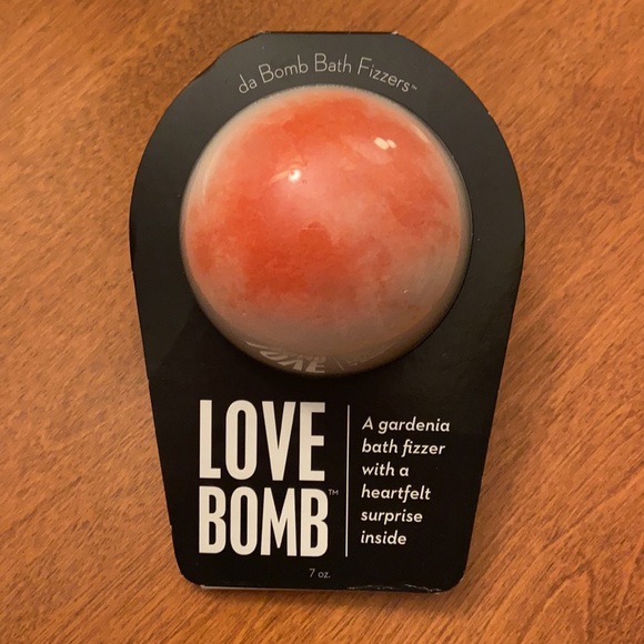 da Bomb Bath Fizzers Bath & Body | Da Bomb Love Bomb Bath Bomb | Poshmark